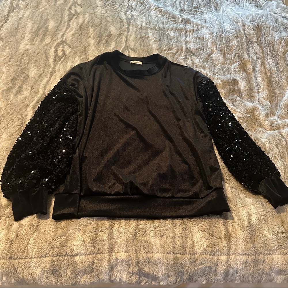 NWOT Les Amis Velvet Top